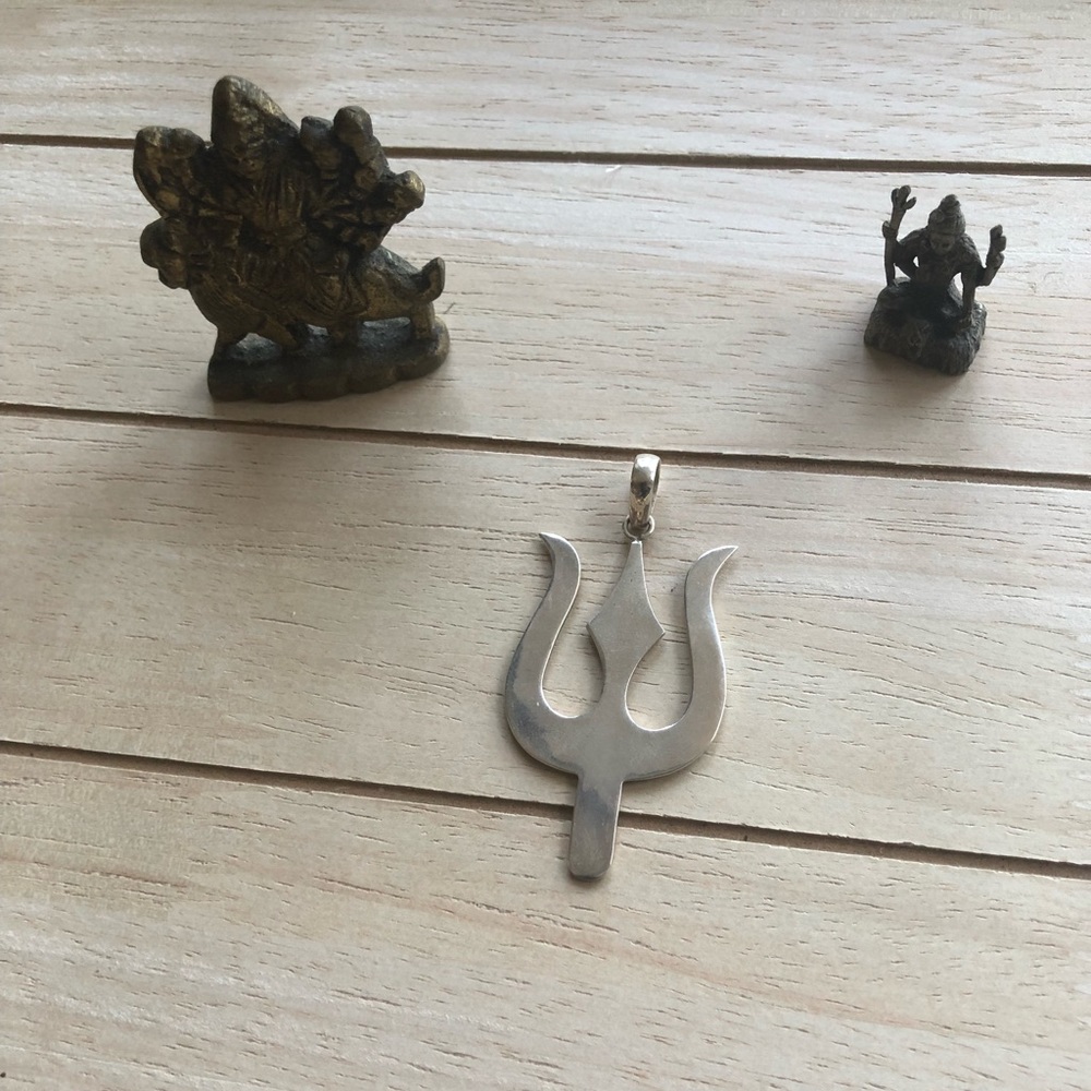 SILVER TRISHUL PENDANT 🕉